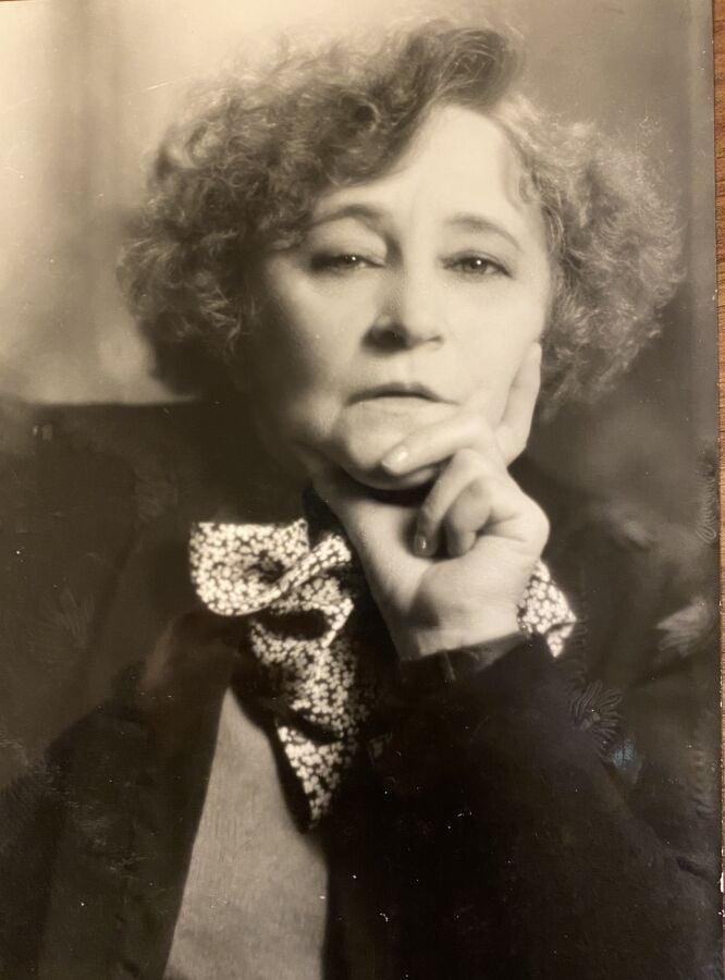 COLETTE - PORTRAITS ET MONDANITÉS - Ensemble de photographies de Colette figura…