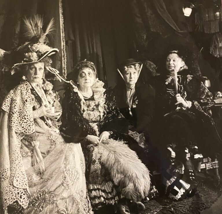 COLETTE - PORTRAITS ET MONDANITÉS - Ensemble de photographies de Colette figura…