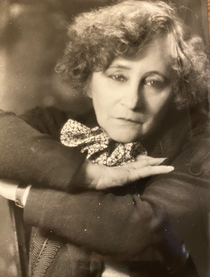 COLETTE - PORTRAITS ET MONDANITÉS - Ensemble de photographies de Colette figura…