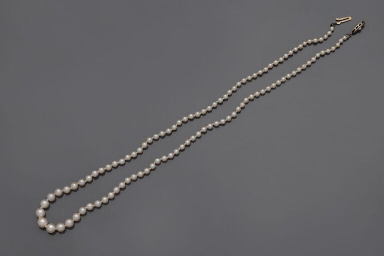 Collier formé de perles de culture en chute, fermoir navette en argent (925) -…
