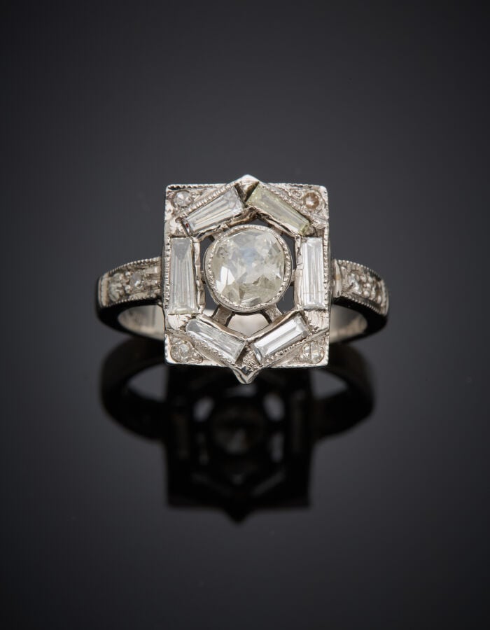 DIAFINI - BAGUE géométrique en or gris (750‰) ajouré, serti d'un diamant taille…