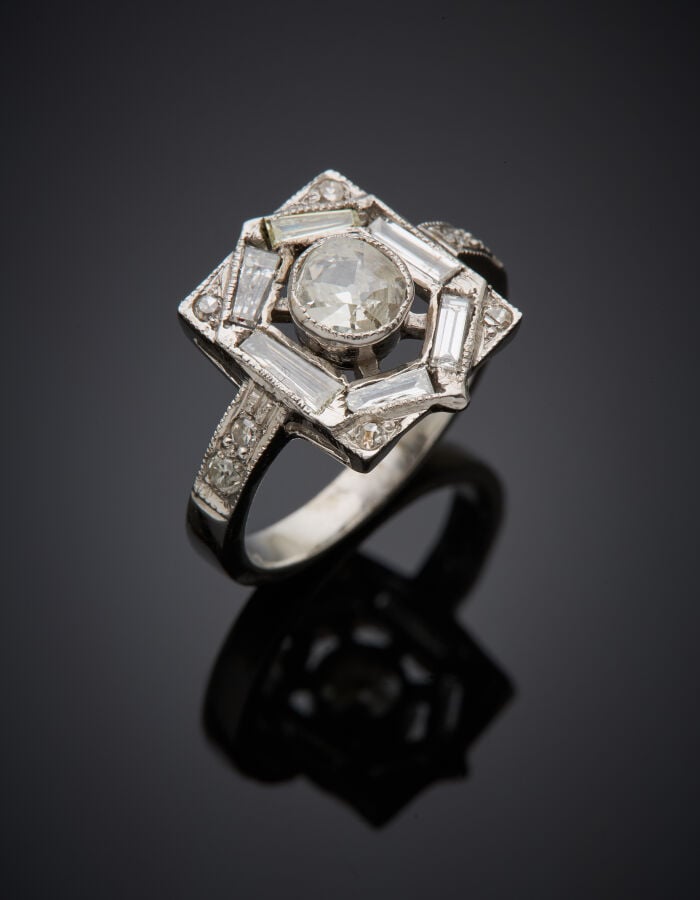 DIAFINI - BAGUE géométrique en or gris (750‰) ajouré, serti d'un diamant taille…