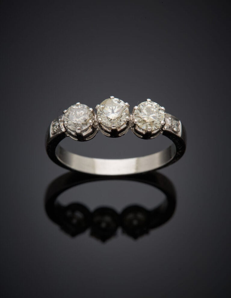 DIAFINI - BAGUE "trilogie" en or gris (750‰) serti de cinq diamants taille bril…