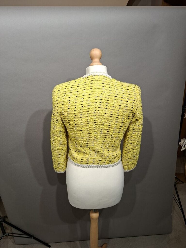 ESCADA, SUITE... Une marque CHANTAL THOMASS - Lot de deux vestes en tweed jaune