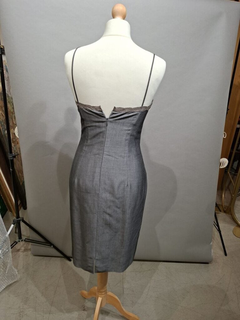 GEORGES RECH - Robe à fines bretelles en viscose et mohair grise, le décolleté…