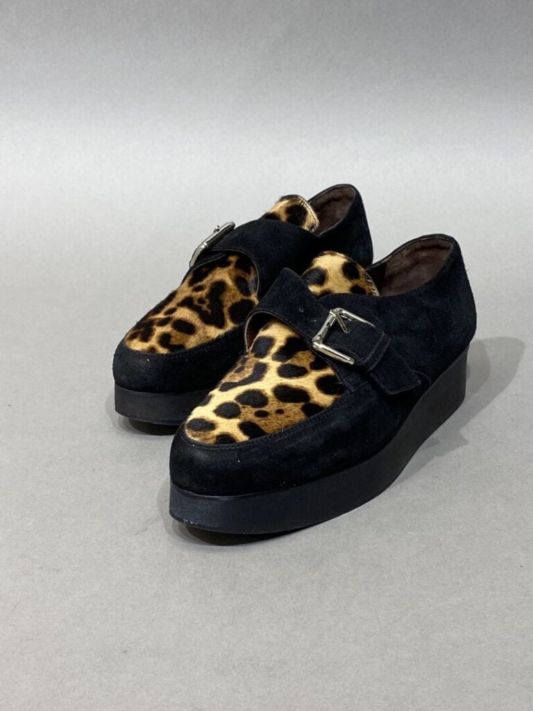 GIANFRANCO FABRI - Paire de mocassins à boucle en daim noir et motif léopard -…
