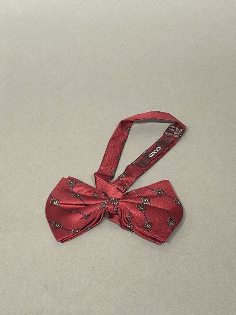 GUCCI - Noeud papillon en soie rouge