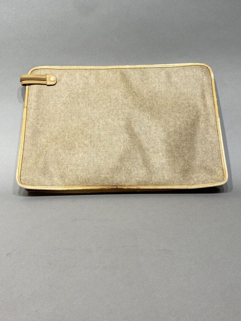 GUCCI - Pochette en toile beige, bande web rouge et verte, fermeture à glissièr…