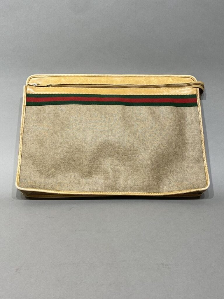 GUCCI - Pochette en toile beige, bande web rouge et verte, fermeture à glissièr…