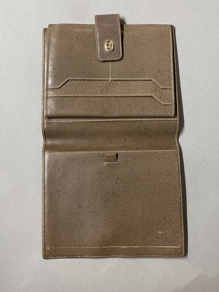 GUCCI - Protège document en cuir taupe