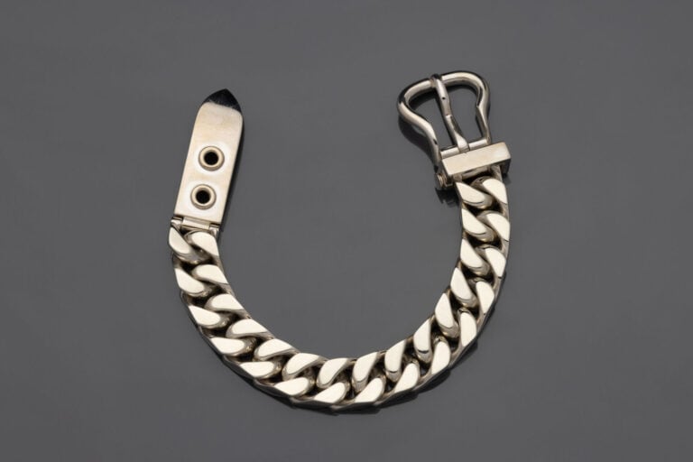 HERMES - Bracelet gourmette en argent (925°/°°), fermoir en forme de boucle de…