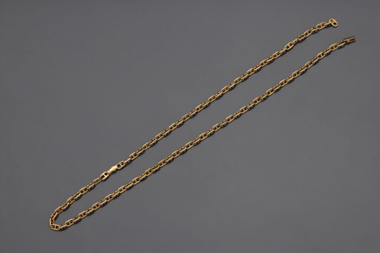 HERMES - Collier en or jaune (750°/°°), à maille "chaîne d'ancre". - Peut se po…