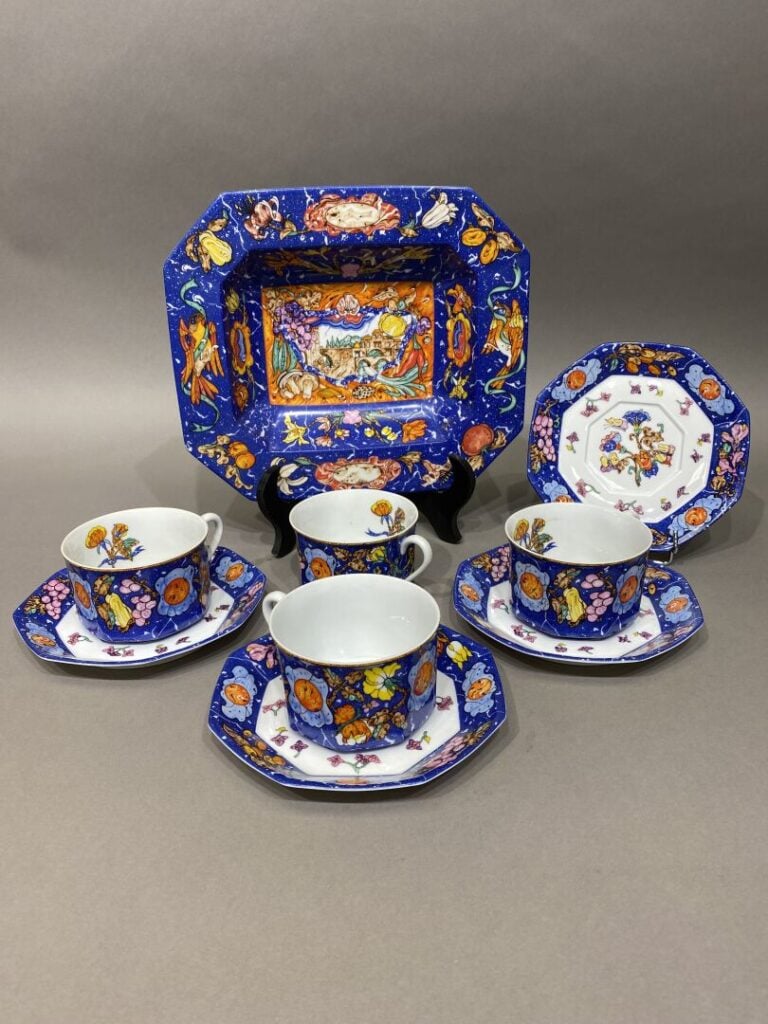 HERMES Paris - Partie de service à café en porcelaine, titrée "Marqueteries de…