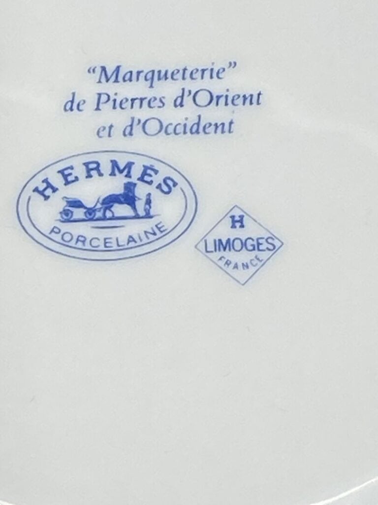 HERMES Paris - Partie de service à café en porcelaine, titrée "Marqueteries de…
