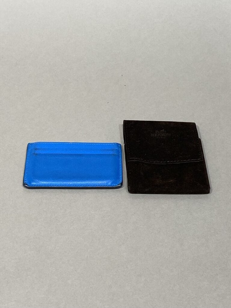 HERMÈS - Porte cartes « Citizen twill » en veau bleu izmir, poche centrale, deu…