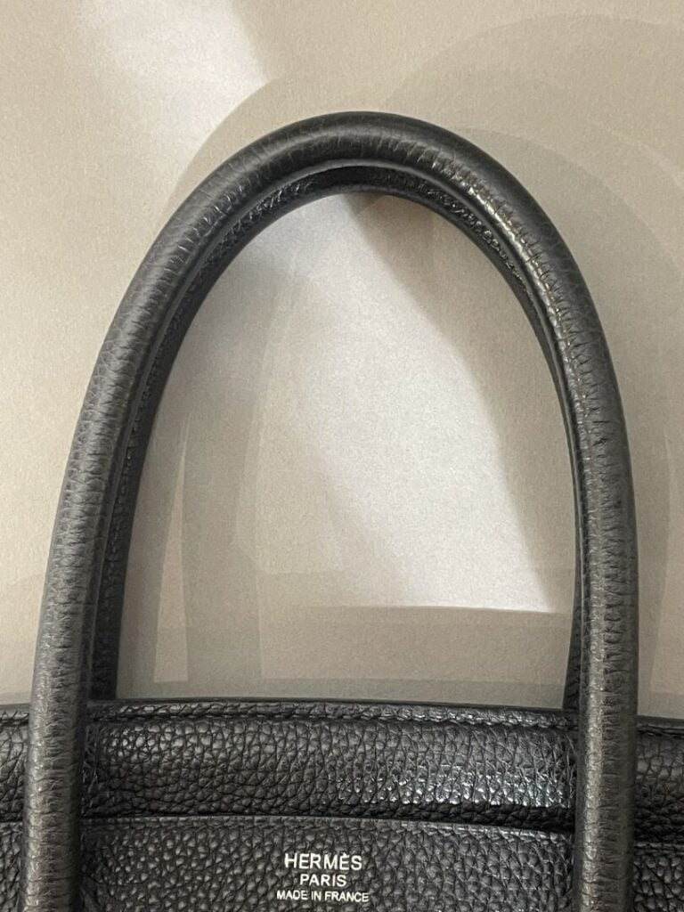 HERMES - Sac "Birkin 30" en cuir Togo noir, double poignée, attaches et fermoir…