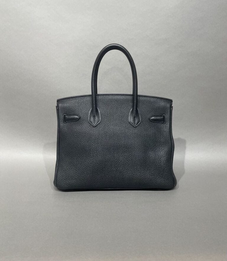 HERMES - Sac "Birkin 30" en cuir Togo noir, double poignée, attaches et fermoir…