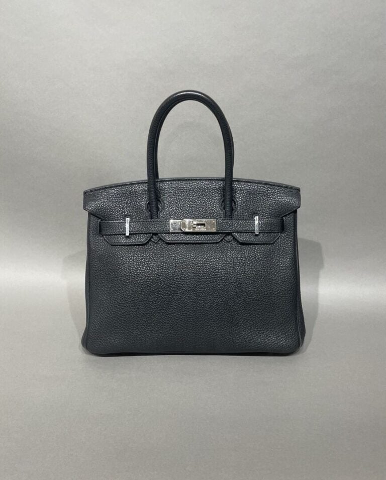 HERMES - Sac "Birkin 30" en cuir Togo noir, double poignée, attaches et fermoir…