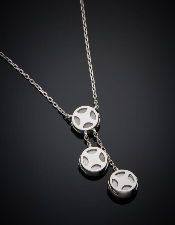KORLOFF/ JE PLAY - COLLIER Saint Petersbourg 3 ronds en or blanc (750 ‰), diama…