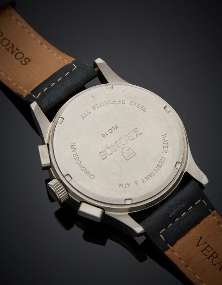 KRONOS - BRACELET MONTRE chronographe en acier satiné. Cadran noir, chiffres ar…