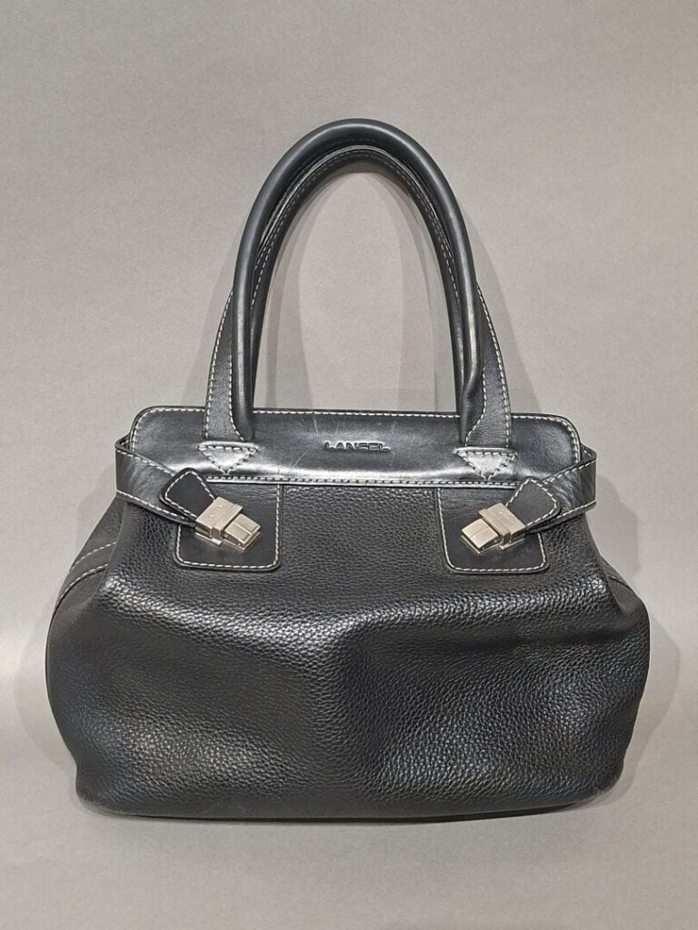 LANCEL - Sac en cuir gainé noir, double anses, bijouterie en métal argenté, fer…