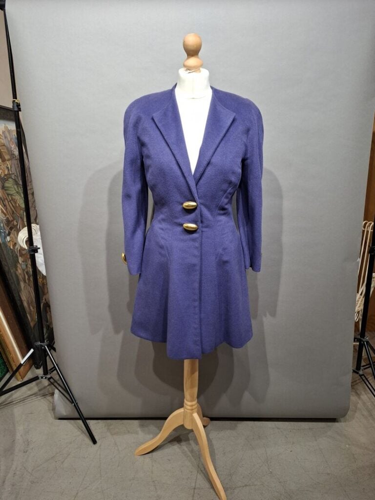 LANVIN Paris - Robe boutonnée en crêpe bleu marine - Taille 38 - On joint un ma…