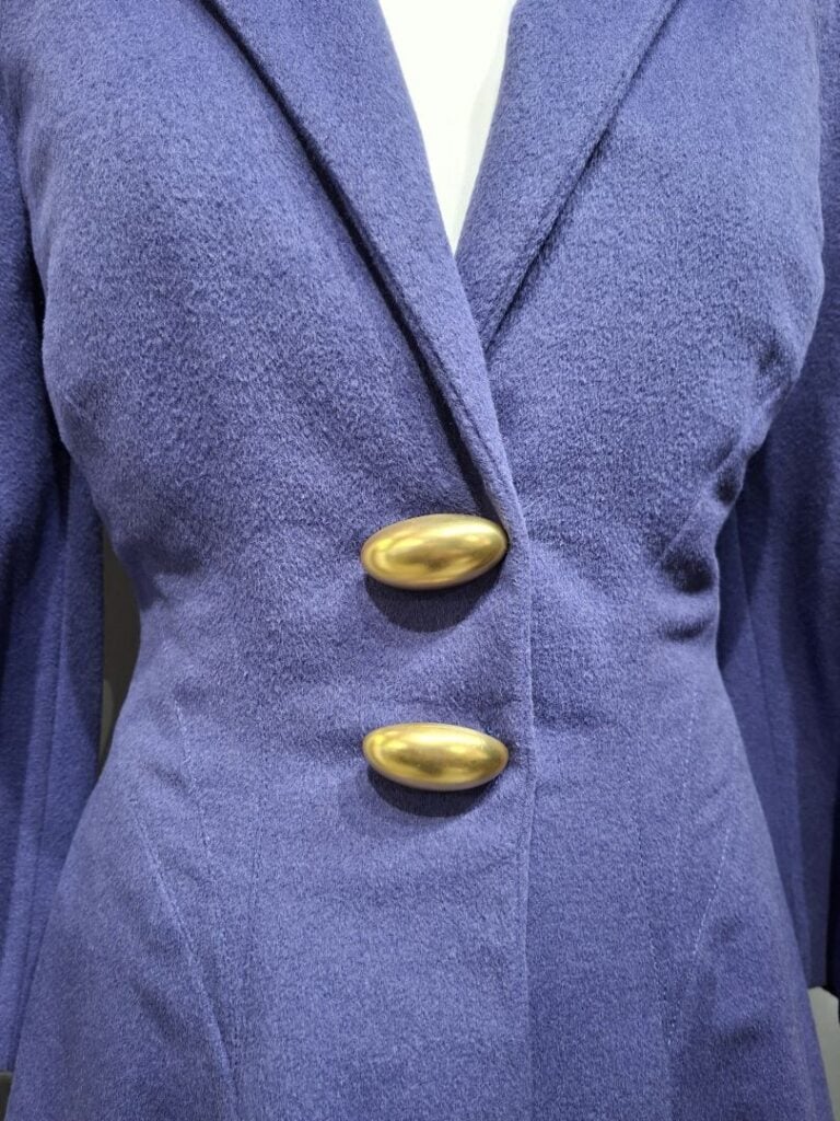 LANVIN Paris - Robe boutonnée en crêpe bleu marine - Taille 38 - On joint un ma…