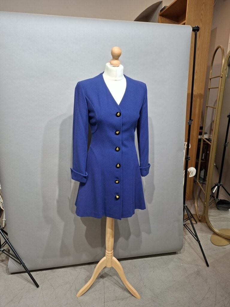 LANVIN Paris - Robe boutonnée en crêpe bleu marine - Taille 38 - On joint un ma…