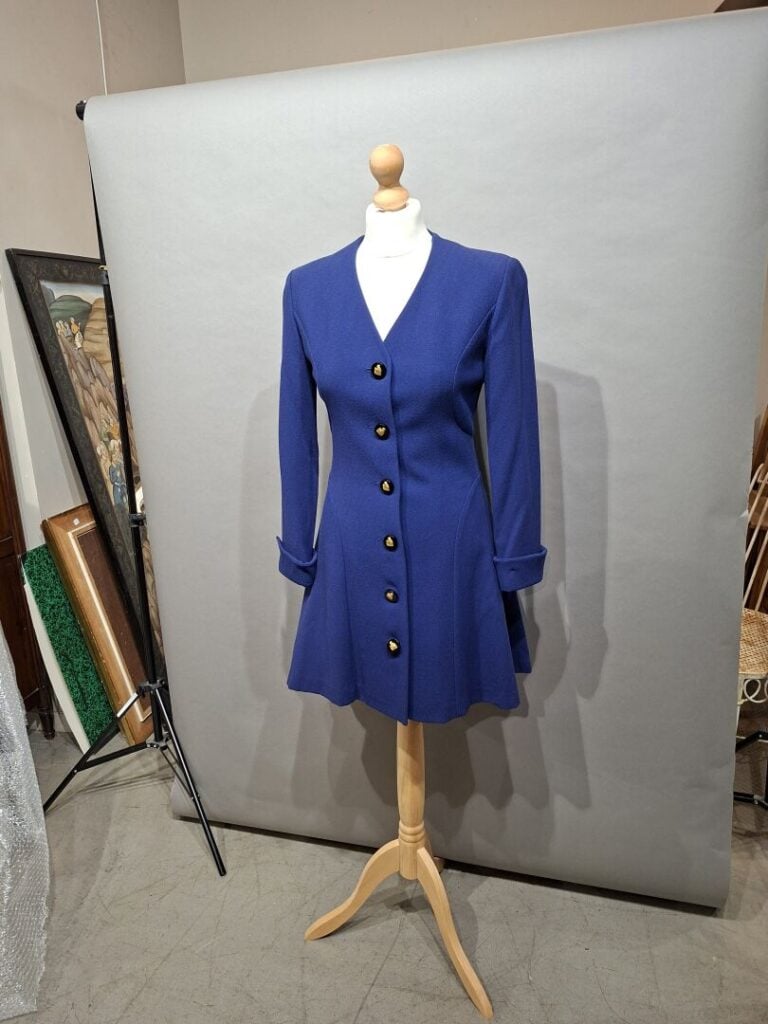 LANVIN Paris - Robe boutonnée en crêpe bleu marine - Taille 38 - On joint un ma…