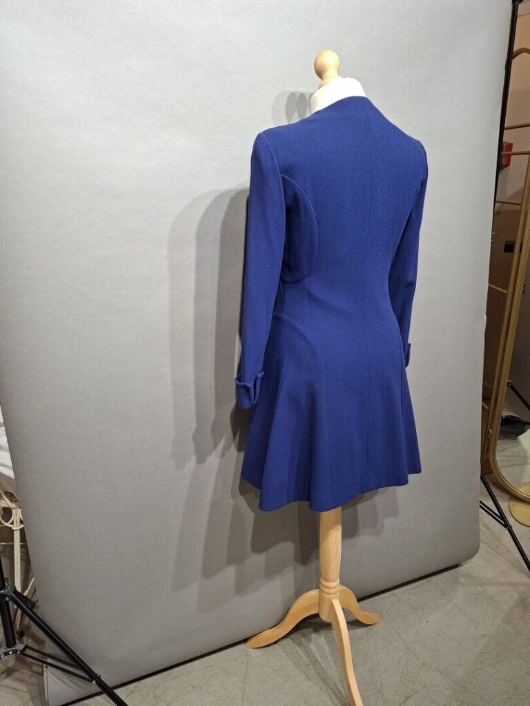LANVIN Paris - Robe boutonnée en crêpe bleu marine - Taille 38 - On joint un ma…