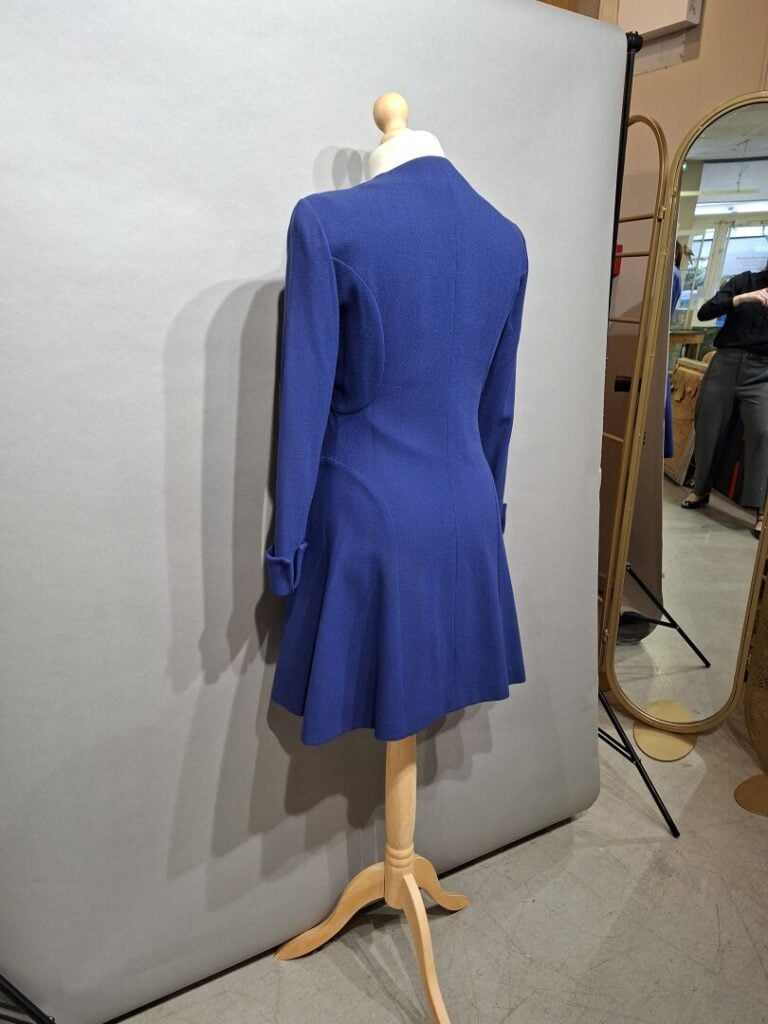 LANVIN Paris - Robe boutonnée en crêpe bleu marine - Taille 38 - On joint un ma…