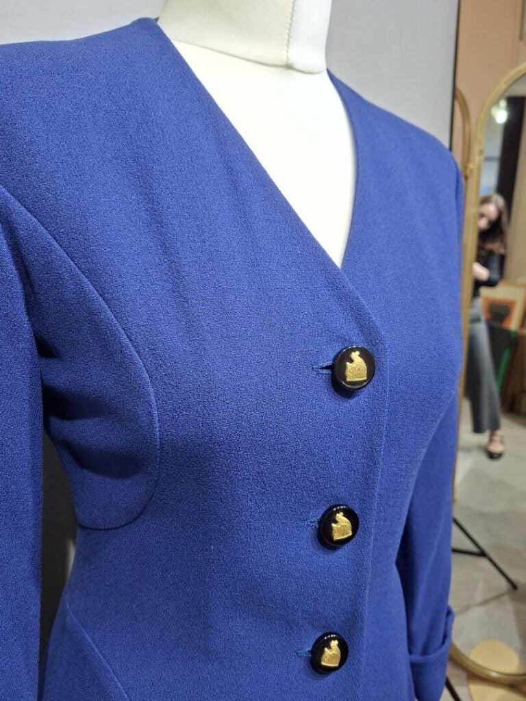 LANVIN Paris - Robe boutonnée en crêpe bleu marine - Taille 38 - On joint un ma…