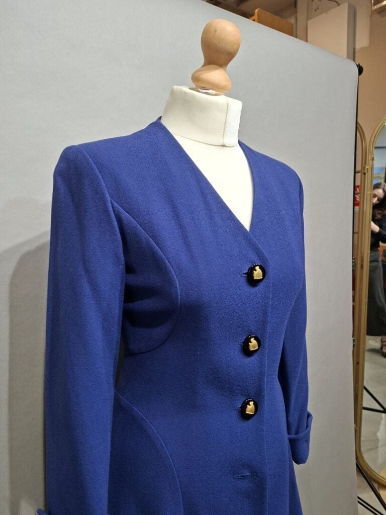 LANVIN Paris - Robe boutonnée en crêpe bleu marine - Taille 38 - On joint un ma…