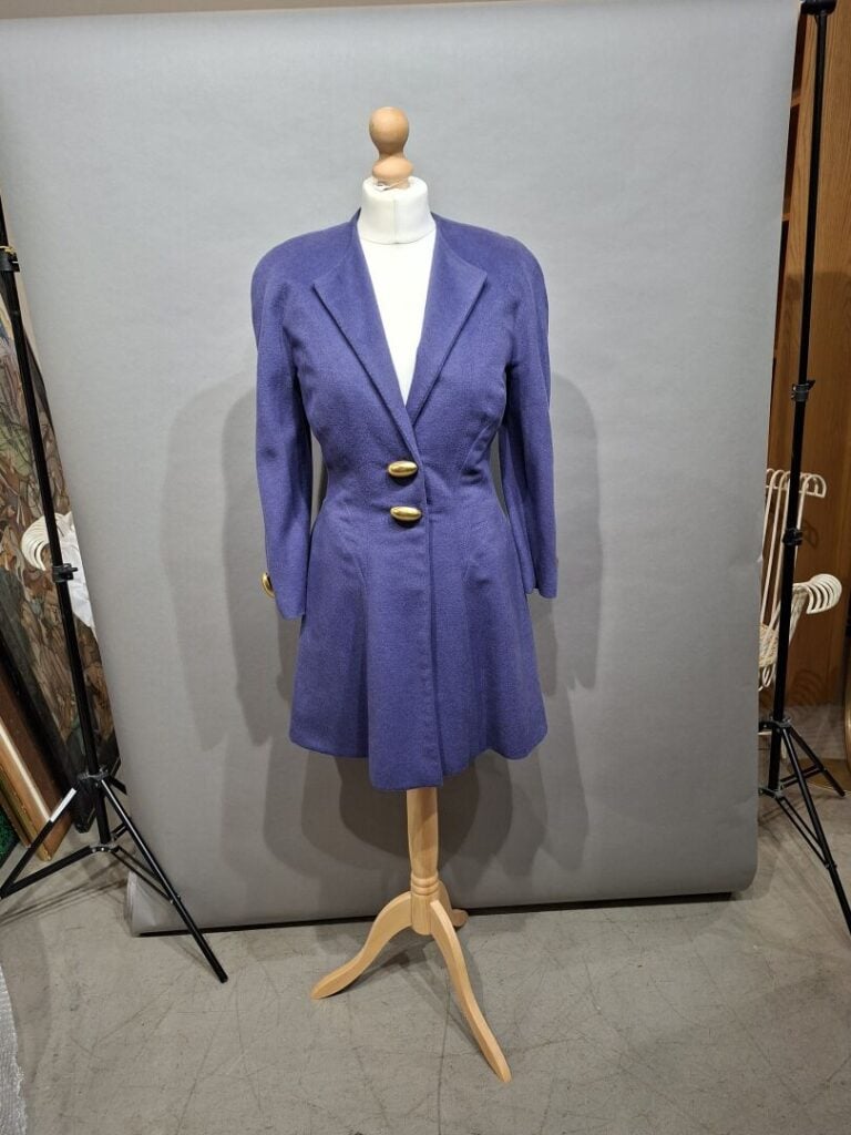 LANVIN Paris - Robe boutonnée en crêpe bleu marine - Taille 38 - On joint un ma…