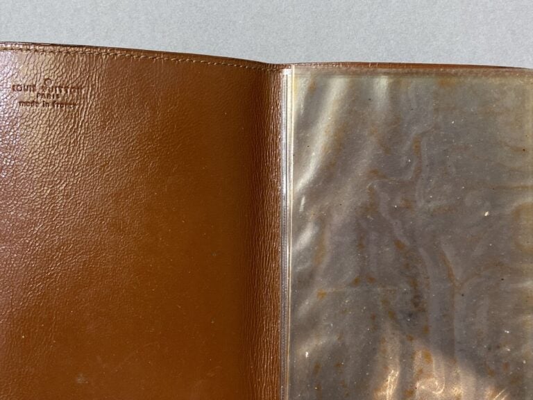 LOUIS VUITTON - Porte-photos en toile monogramm et cuir naturel, sept pochettes…