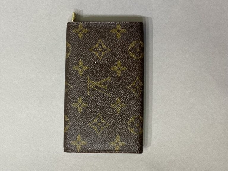 LOUIS VUITTON - Porte-photos en toile monogramm et cuir naturel, sept pochettes…