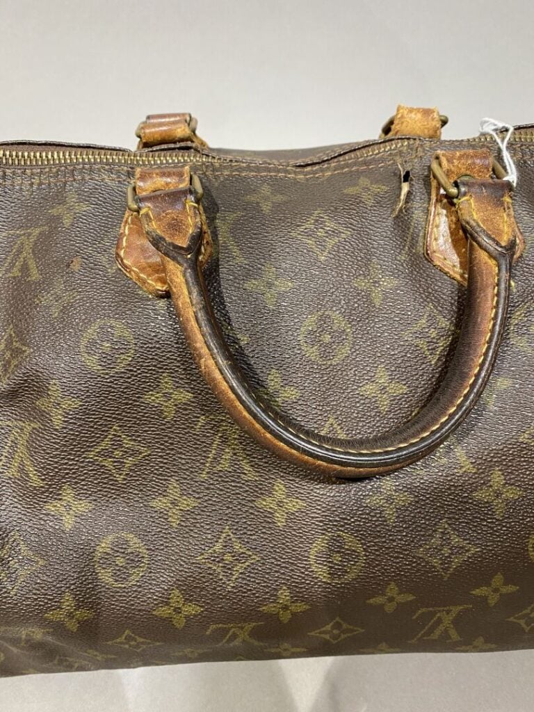 LOUIS VUITTON - Sac « speedy 35 » en toile monogram et cuir naturel, clefs, cad…