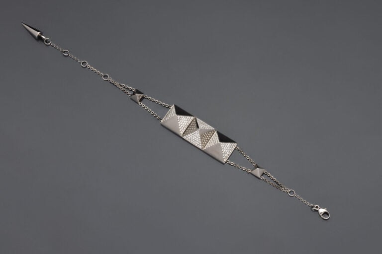 MESSIKA - BRACELET modèle "Spiky" en or gris (750‰) composé de chaînet et cinq…