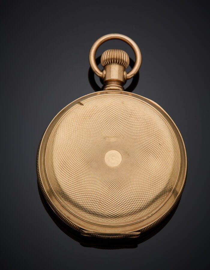 MONTRE de POCHE SAVONNETTE en métal doré guilloché et godronné, ciselé d'un mon…
