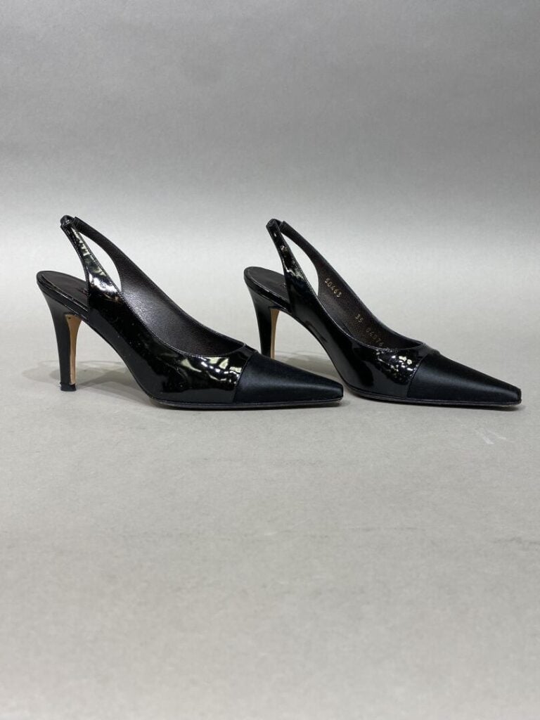 MORESCH - Paire d'escarpins à bride arrière en cuir verni noir et bout satiné -…