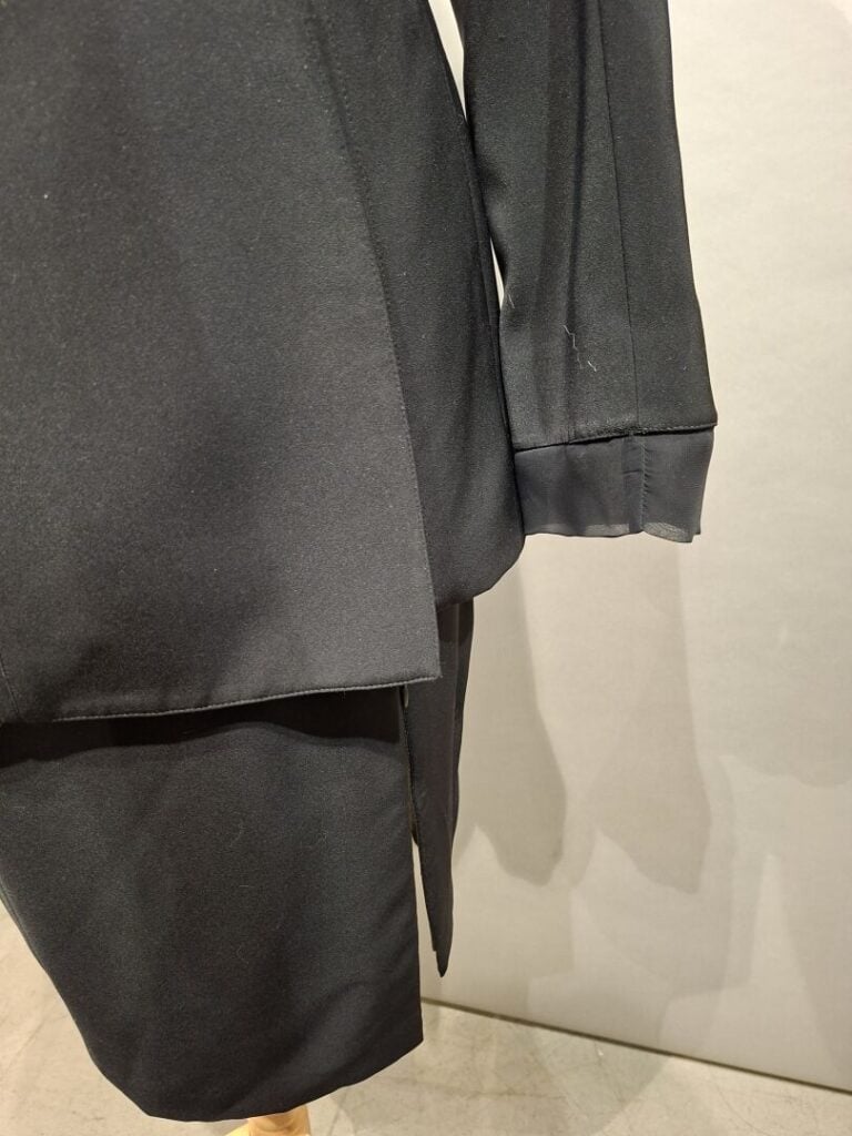 MUGLER - Tailleur 3 pièces en polyester noir comprenant veste, pantalon et jupe…