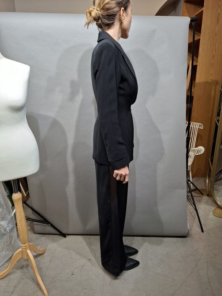 MUGLER - Tailleur 3 pièces en polyester noir comprenant veste, pantalon et jupe…