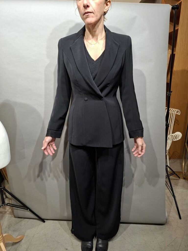 MUGLER - Tailleur 3 pièces en polyester noir comprenant veste, pantalon et jupe…