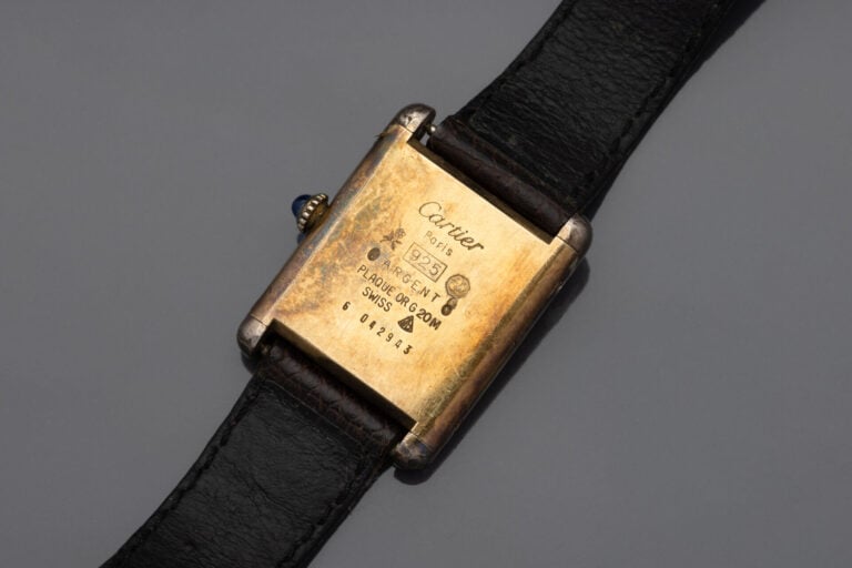 MUST DE CARTIER - BRACELET MONTRE "tank" en argent plaqué or. Cadran bleu nuit.…
