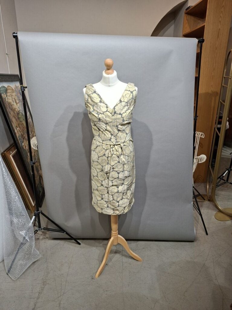 NINA RICCI - Ensemble comprenant une veste et une robe en tissu à motif fleuri