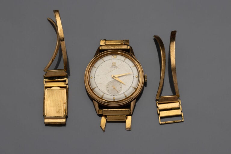 OMEGA - MONTRE ronde en or jaune (750°/°°). - Cadran crème satiné (taches), che…