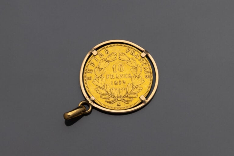 Pendentif en or jaune (750) orné d'une pièce de 10 francs or 1859 - Poids : 4 g…