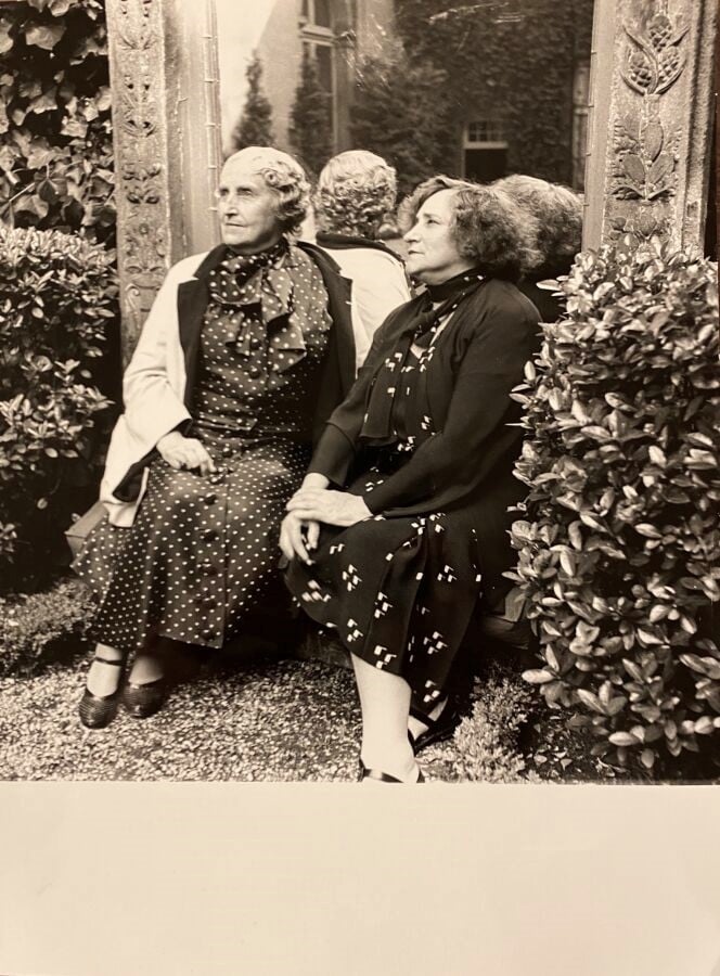 ROGER SCHALL 1904-1995 - Colette et Winnaretta Singer, ca.1950. - Photographie.…