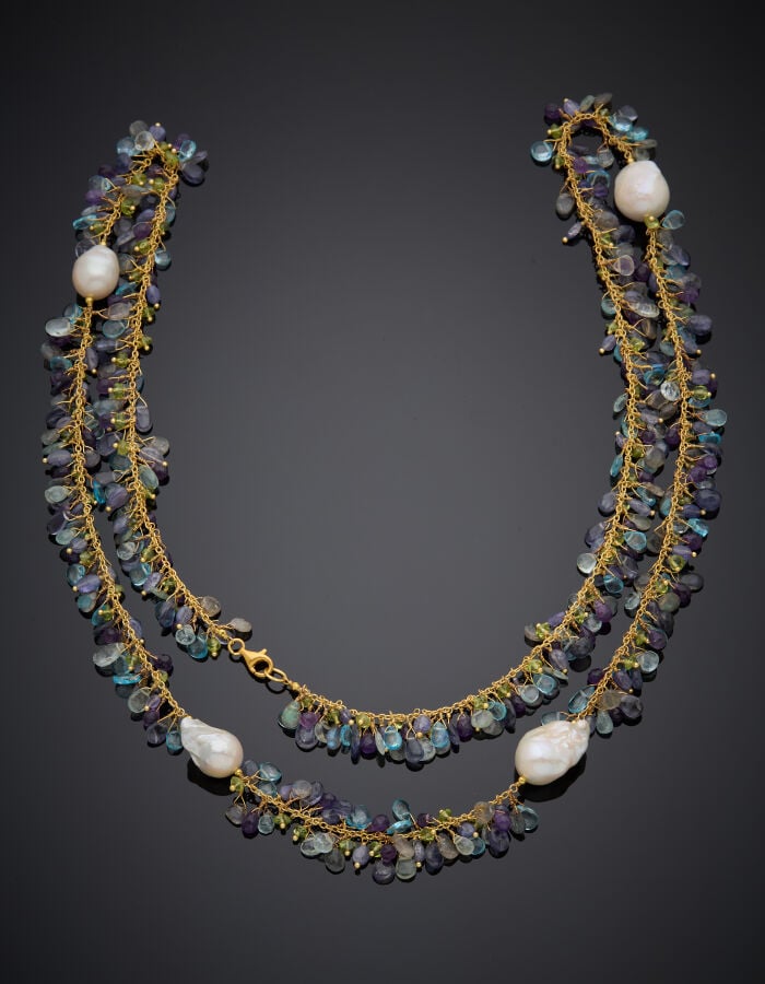 SAUTOIR en vermeil (925‰) orné d'importantes perles du culture baroques et pier…
