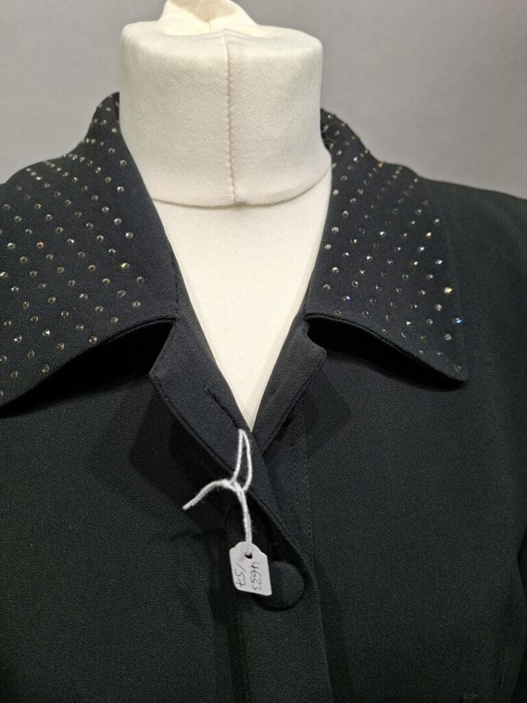 SONIA RYKIEL - Pardessus en crêpe noir, col et martingale rehaussés de strass,…